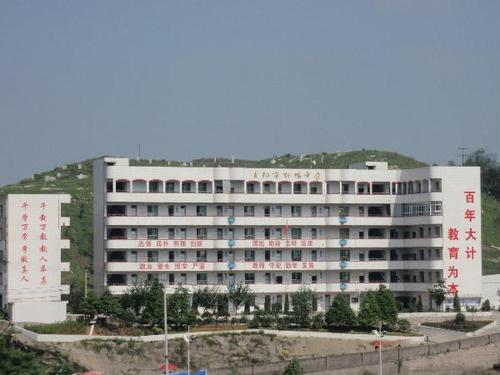 四川省2021中专分数线（详解四川省2021年中等职业学校录取分数线）图1