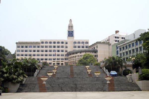 成都纺织高等专科服装亮相(成都纺织高等专科学校纺织工程学院)