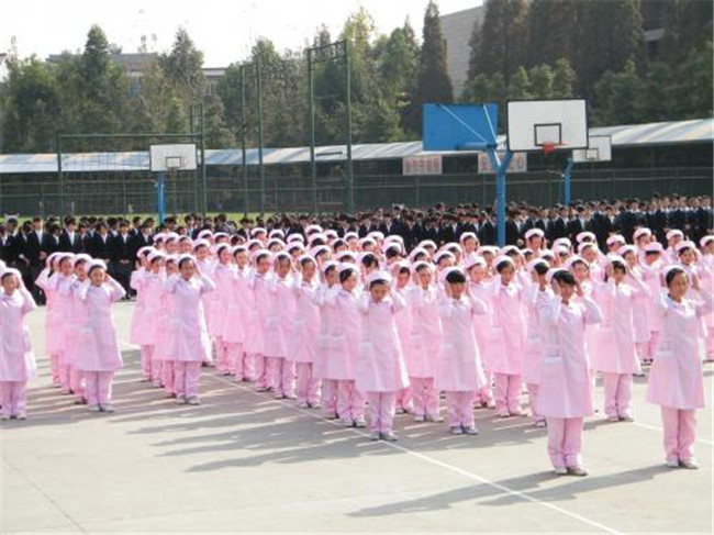 成都职高要限制户口吗(外地户口在成都上高中需要什么条件)