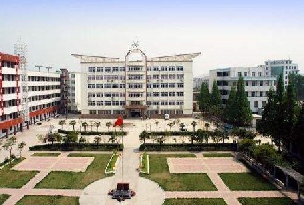 成都技师学院招生电话(成都财贸职业高级中学招生电话)