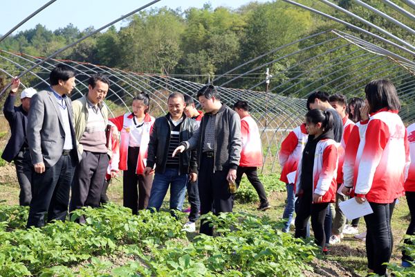 成都圣亚技工学校是正规学校吗(成都圣亚技工学校学费多少)