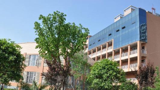成都高铁乘务专业中专生（成都高铁乘务专业培训班招生简章）图1