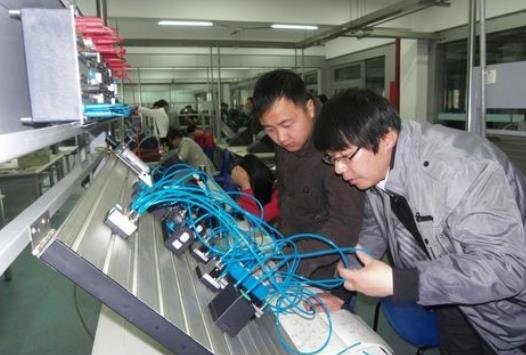 乌鲁木齐技术学校报名（乌鲁木齐新东方技工学校）