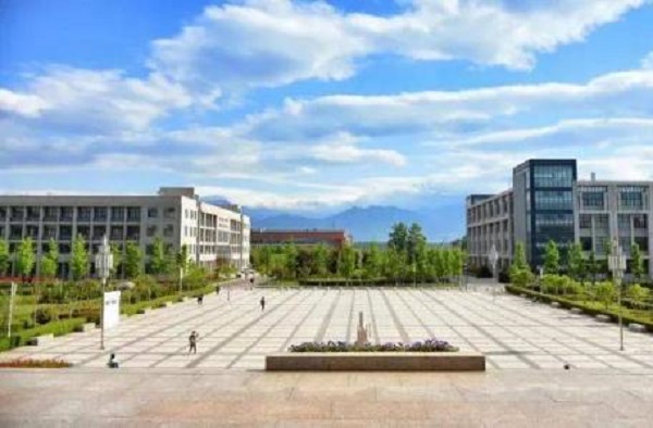 泸州中专卫校学费标准（详细介绍泸州中专卫校的学费情况）图1