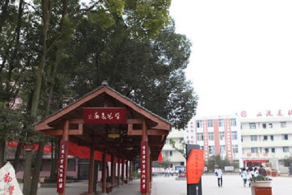 四川初中毕业如何选择中专学校,四川中专学校排名及录取条件图1