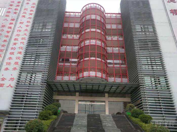 乌鲁木齐现在还招生的技校(乌鲁木齐市技工学校招生电话)