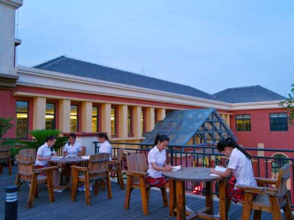 成都哪里有足球中专学校如何选择？图2