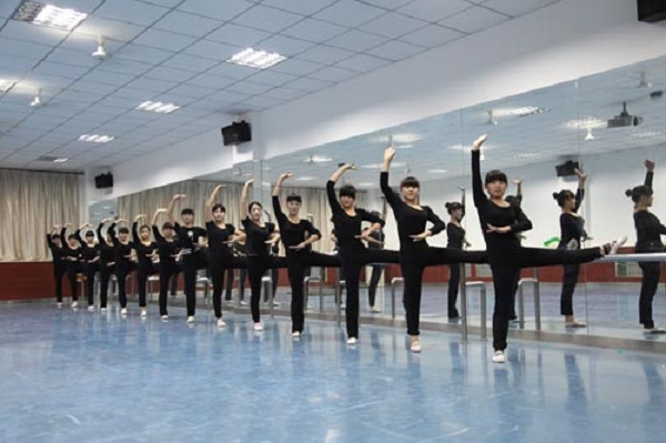 成都市财贸职业高级中学校学费(成都市财贸职业高级中学校怎么样)