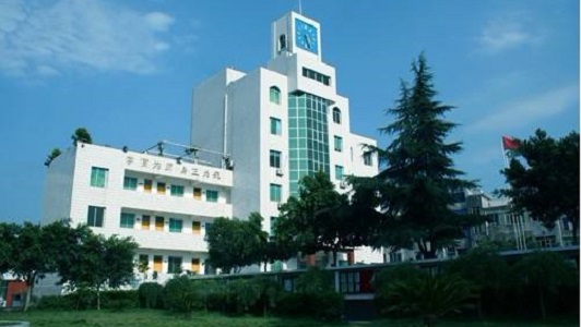 成都高铁乘务专业中专生（成都高铁乘务专业培训班招生简章）图2