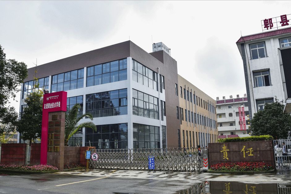 成都航空旅游专修学院学费(成都航空旅游职业学院)