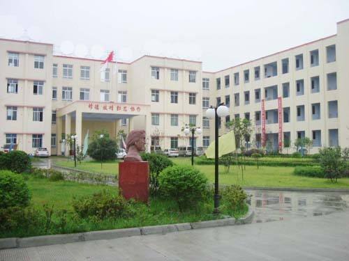 2021年成都铁路学校咨询电话