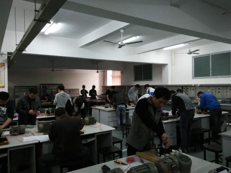 2022年成都铁路技工学校的学费和费用是多少？