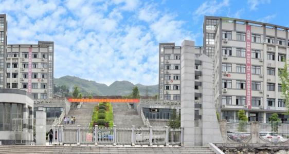 成都西南航空职业学校金堂校区(成都天府航空学院评价)