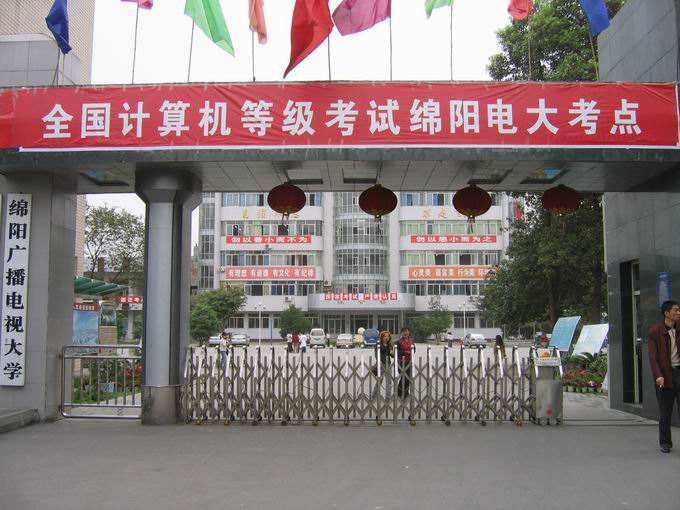 成都交通高级技工学校2022年寝室标准图3
