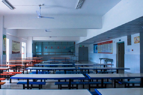 四川合适男孩子的高铁学校