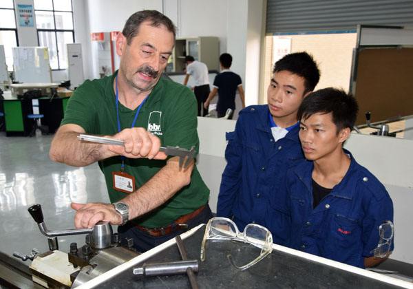 南充职业学院学费多少钱(成都职业技术学院)