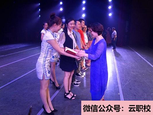 重庆市南丁卫生职业学校助产专业(重庆沙坪坝区2021年女生上卫校学什么好)