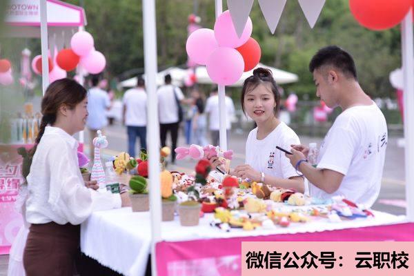 重庆哪个学校有医护方面的专业(重庆沙坪坝区2021年哪个学校有卫校)