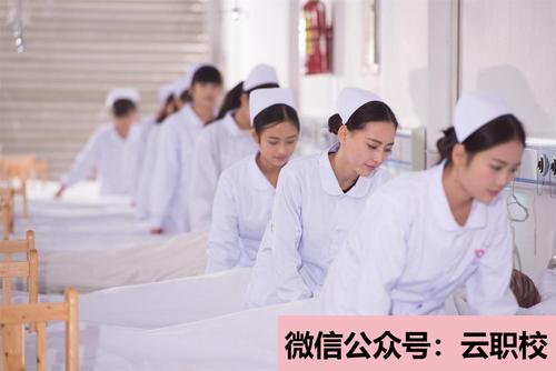 男生在卫校里面学习护理专业是非常不错的(重庆沙坪坝区2021年男生学什么卫校好)