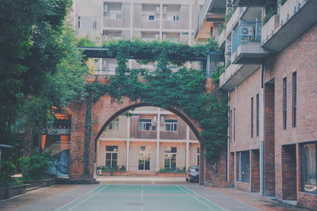 成都国际标榜职业学校在哪里(四川国际标榜学院官网)