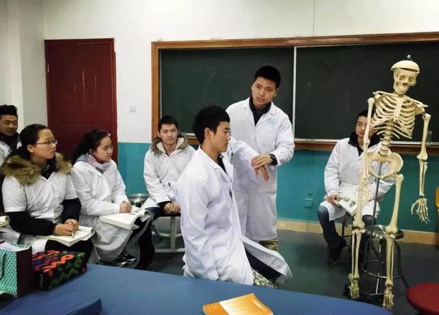 包含适合初中毕业生就读的职业学校的词条