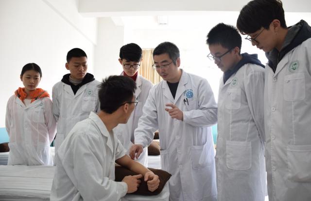 包含适合初中毕业生就读的职业学校的词条