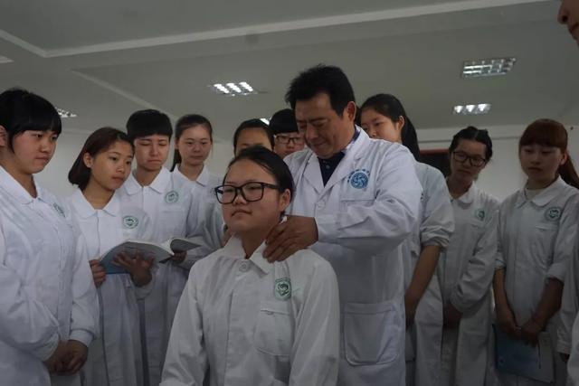 包含适合初中毕业生就读的职业学校的词条