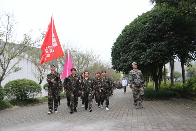 包含适合初中毕业生就读的职业学校的词条