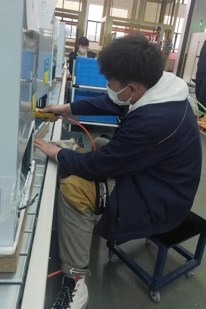 临海吉利职业技术学校学费(临海吉利学校分数线)