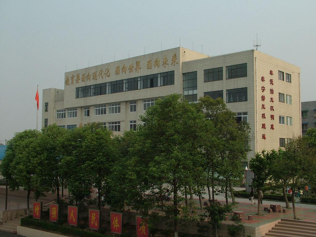 四川中医药高等专科学校招生(黔南民族医学高等专科学校)