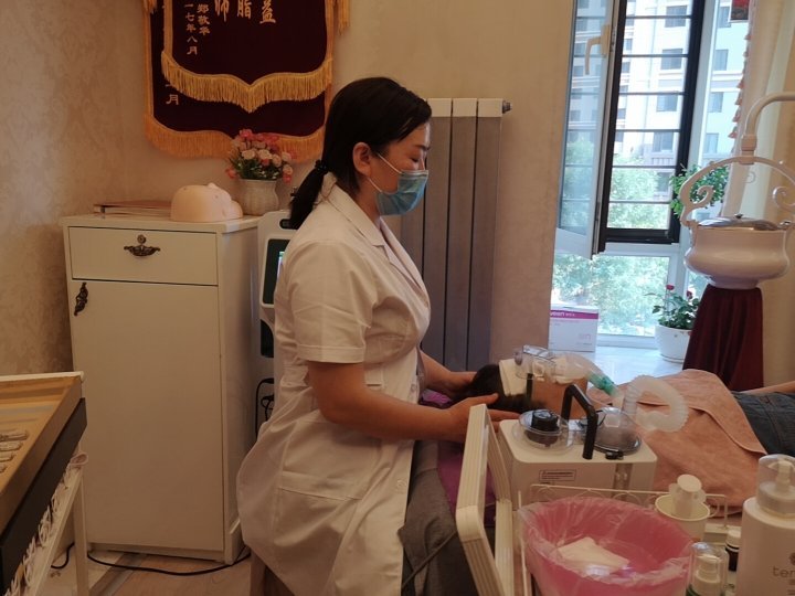 包含广州美容美体学院培训学校的词条