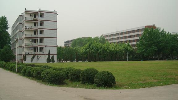 成都市建筑中专学校(成都建院是什么学校)
