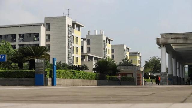 计算机的专业学校的简单介绍