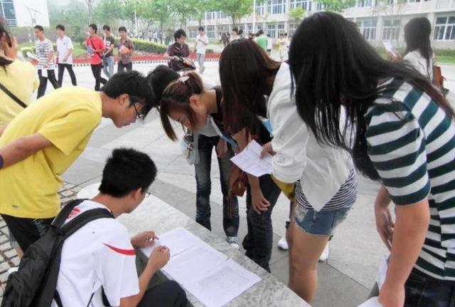 成年学校的学费是多少的简单介绍
