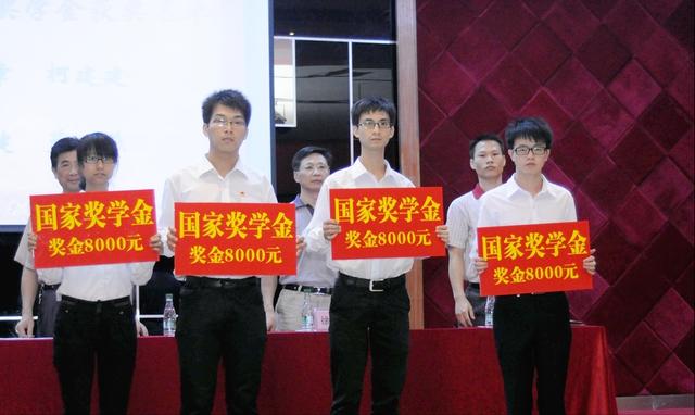 成年学校的学费是多少的简单介绍