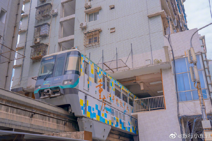 重庆最正规的轻轨学校(重庆的轻轨学校在哪里)
