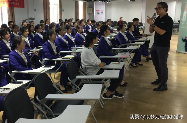 女孩上职业学校学什么专业好的简单介绍