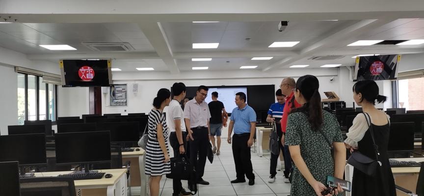 李伟强职业技术学校(李伟强职业技术学校校服)