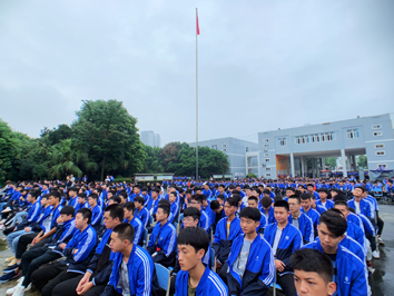 李伟强职业技术学校(李伟强职业技术学校校服)
