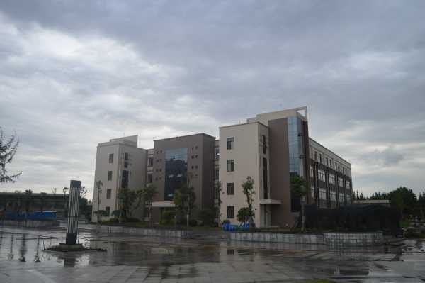 成都电子信息技术学校官网(成都电子信息学校寝室)