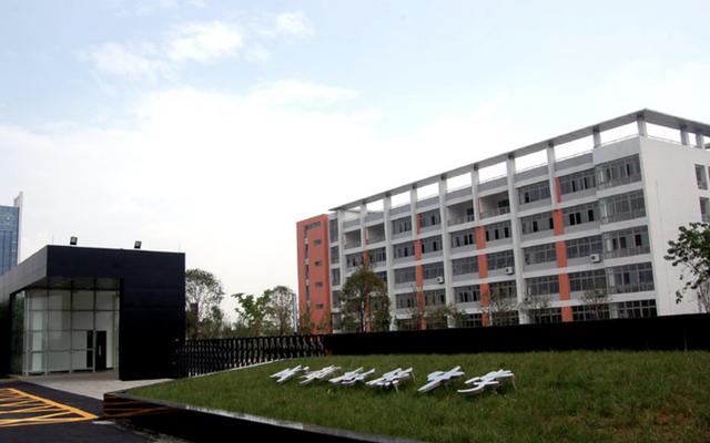 关于四川贵族学校的信息
