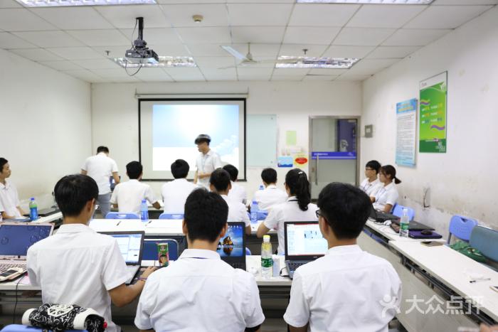 北大青鸟是正规学校吗(郑州北大青鸟是正规学校吗)