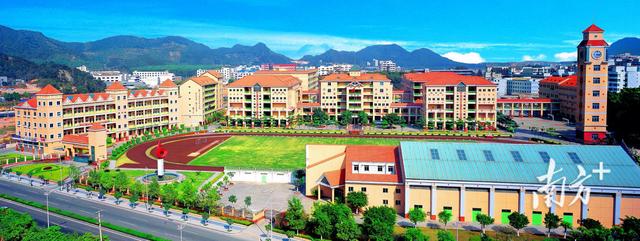 东莞市商业学校学费(东莞市商业学校有什么专业)
