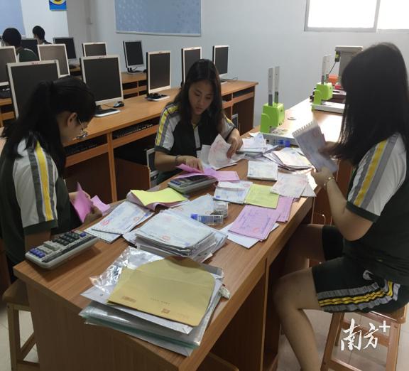 东莞市商业学校学费(东莞市商业学校有什么专业)