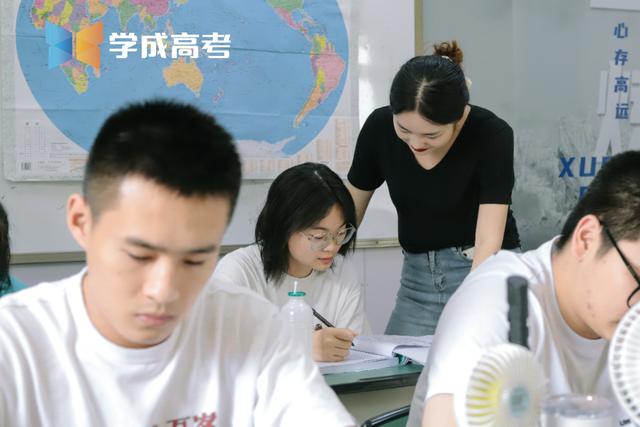 成都高中艺术学校(成都高中艺术学校哪些)
