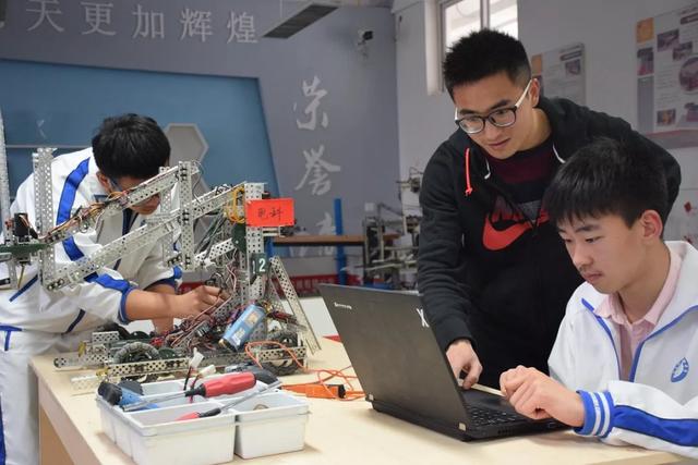 成都封闭式学校有哪些(成都封闭式学校小学多少钱一年)