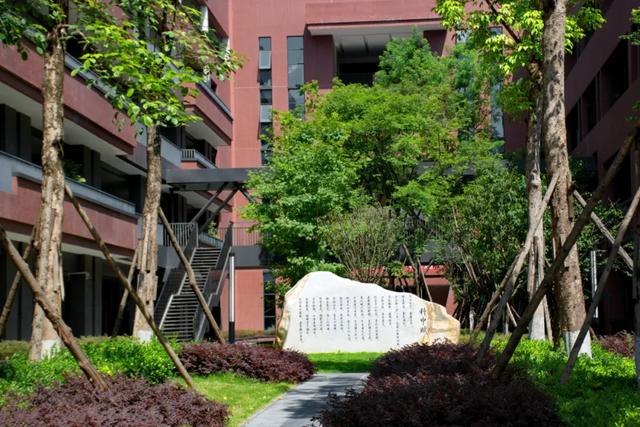 成都封闭式学校有哪些(成都封闭式学校小学多少钱一年)
