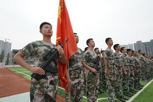 成都军事化管理学校有哪些(成都军事化管理的职高学校)
