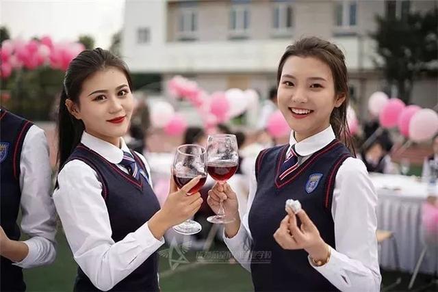 成都航空职业旅游学校(成都航空职业旅游学校郫县地址)