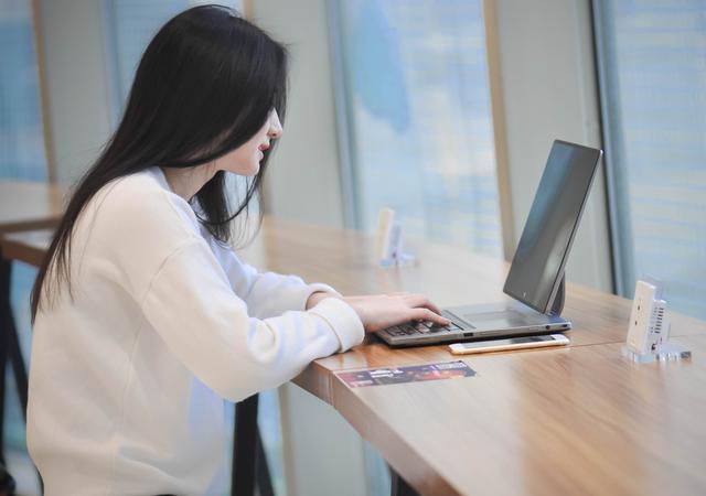 女生技校学什么最挣钱(女生上技校学什么专业挣钱)